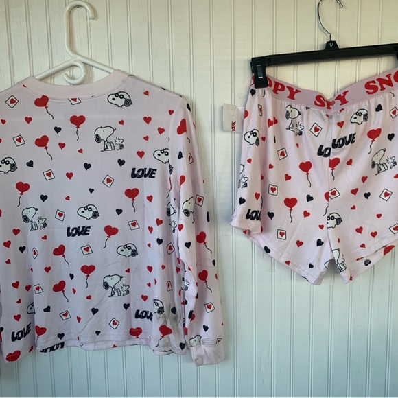 Peanuts (S) (NWT) Snoopy Pink Pajama Set with Hearts & Snoopy - Picture 9 of 10